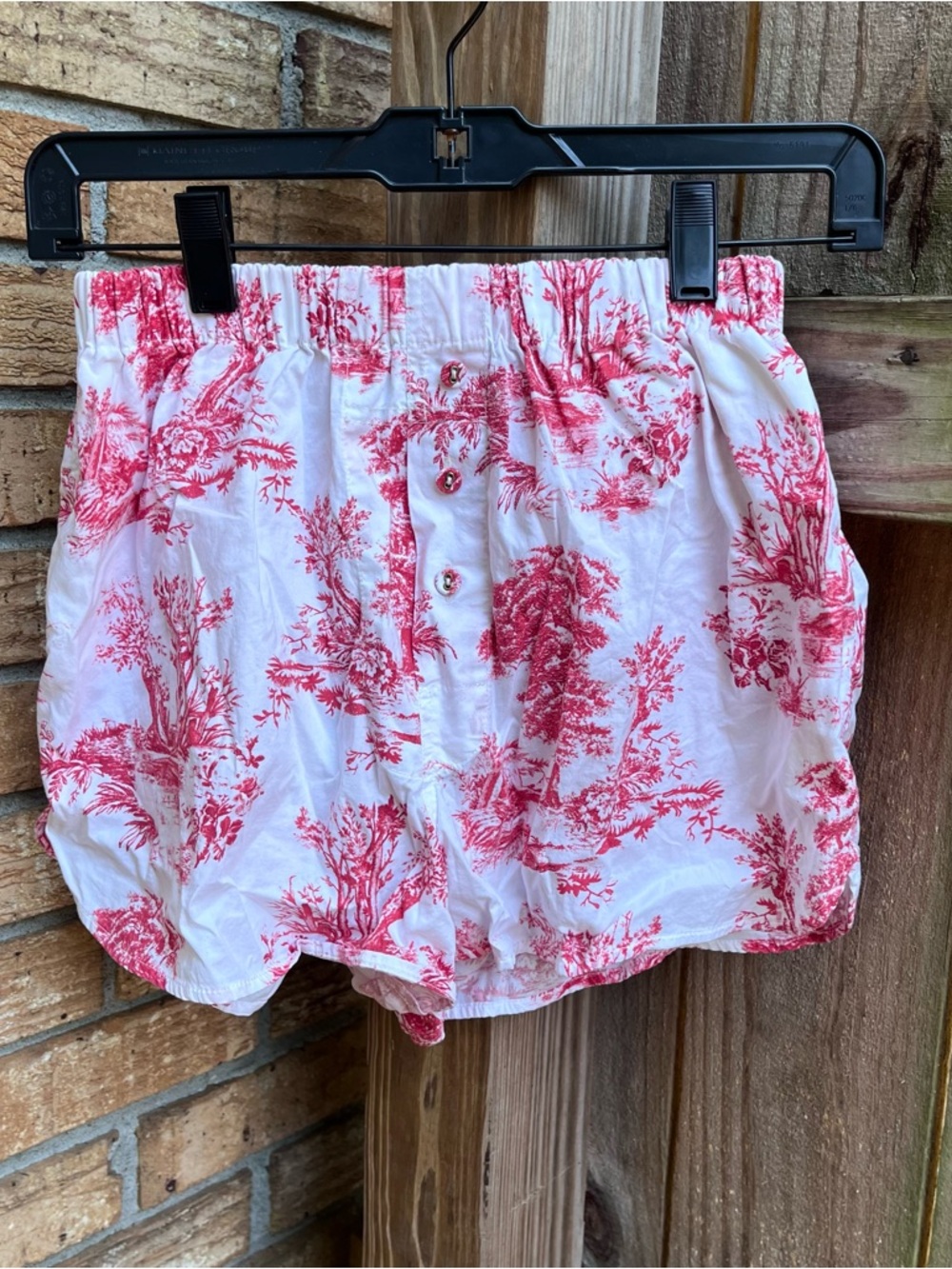 Cara Cara White Shorts with Red Toile Print